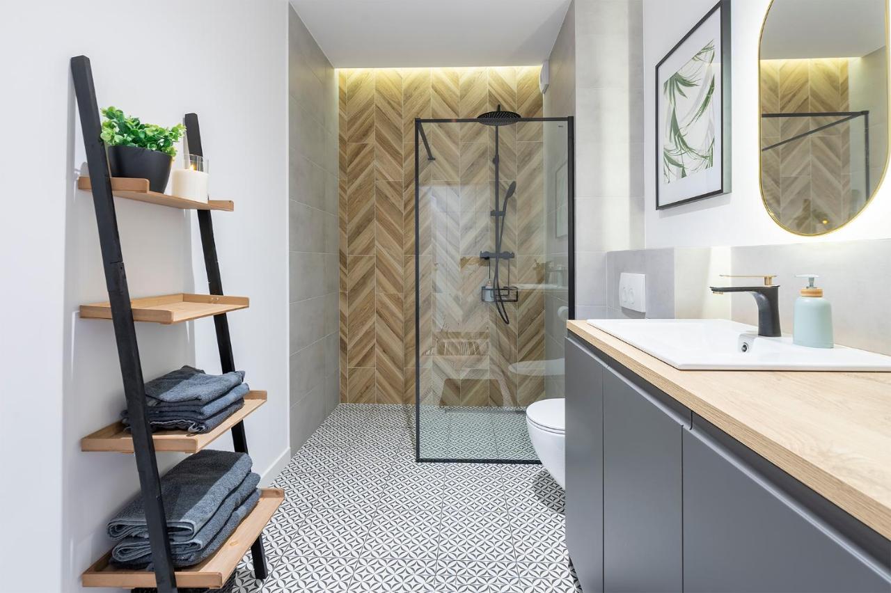 Apartment River View - Widok Na Wode, Parking W Hali, 3pok I 5 Lozek, Klima, Netflix I Max, Centrum Ilawa