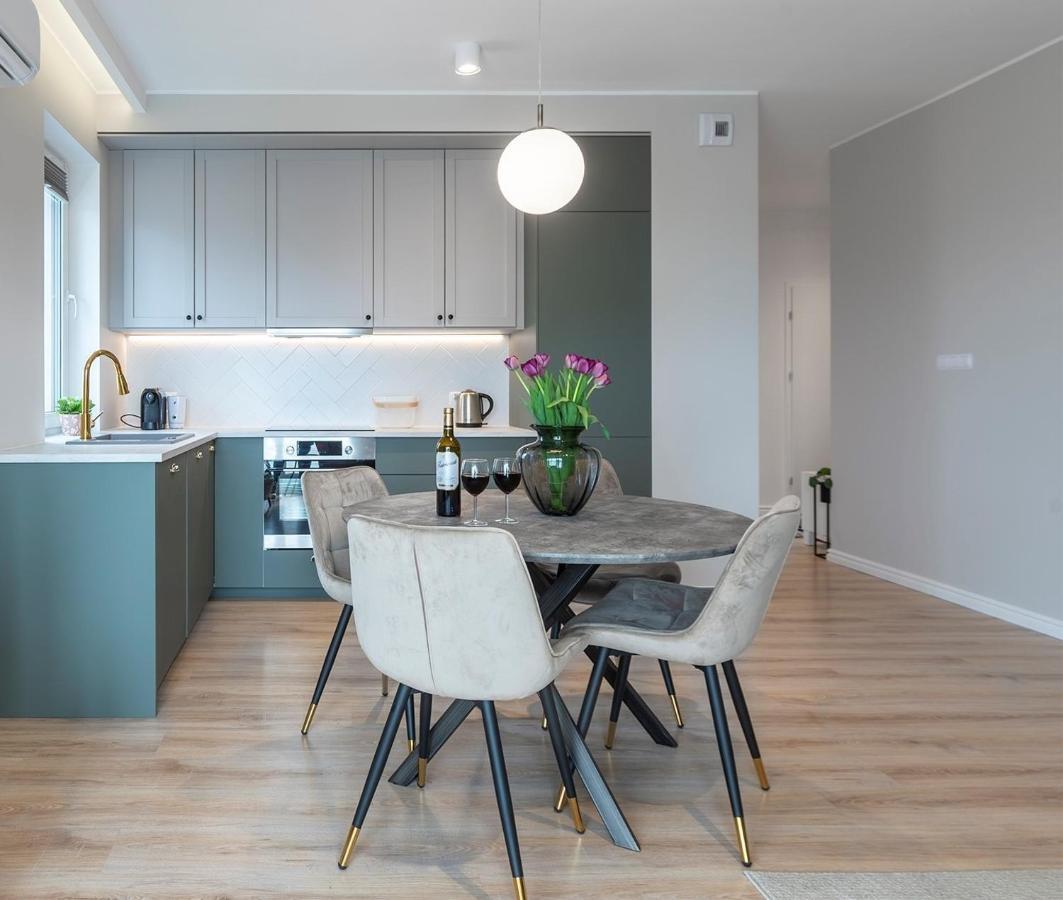 Apartment River View - Widok Na Wode, Parking W Hali, 3pok I 5 Lozek, Klima, Netflix I Max, Centrum *