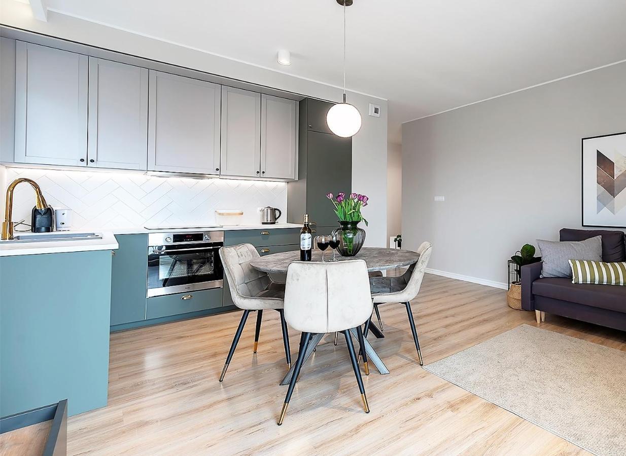 Apartment River View - Widok Na Wode, Parking W Hali, 3pok I 5 Lozek, Klima, Netflix I Max, Centrum