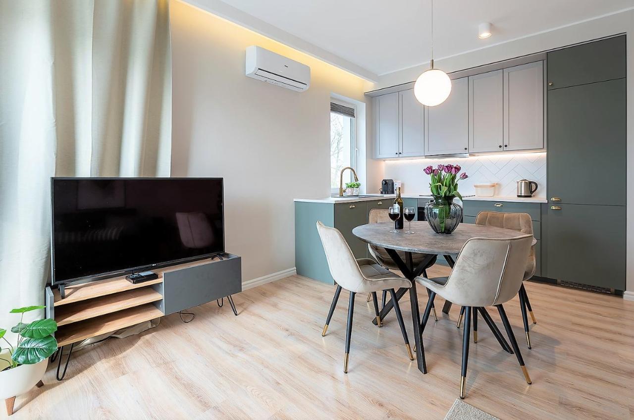 Apartment River View - Widok Na Wode, Parking W Hali, 3pok I 5 Lozek, Klima, Netflix I Max, Centrum